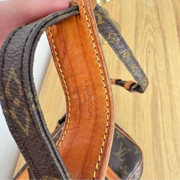 ✅AUTHENTIC✅LOUIS VUITTON DANUBE CROSSBODY BAG - Picture 12 of 16